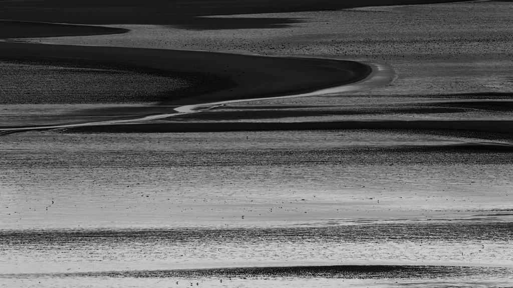 Le sable prolonge la phrase de la vague